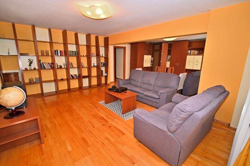 Apartament cu 4 camere semidecomandat în Aviației