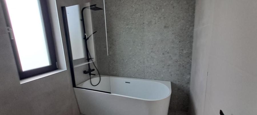 Casă individuală cu 4 camere cu Canalizare în Miroslava