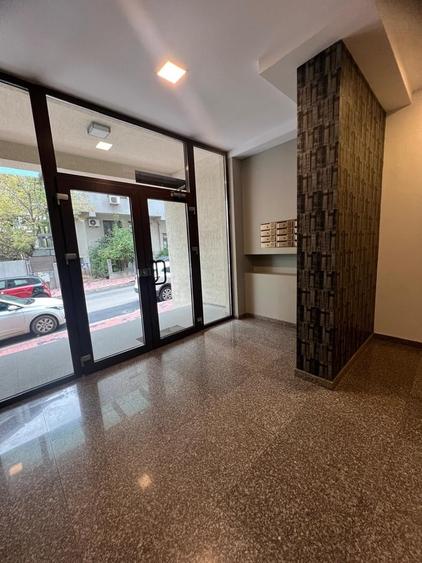 Apartament cu 3 camere decomandat în Vitan