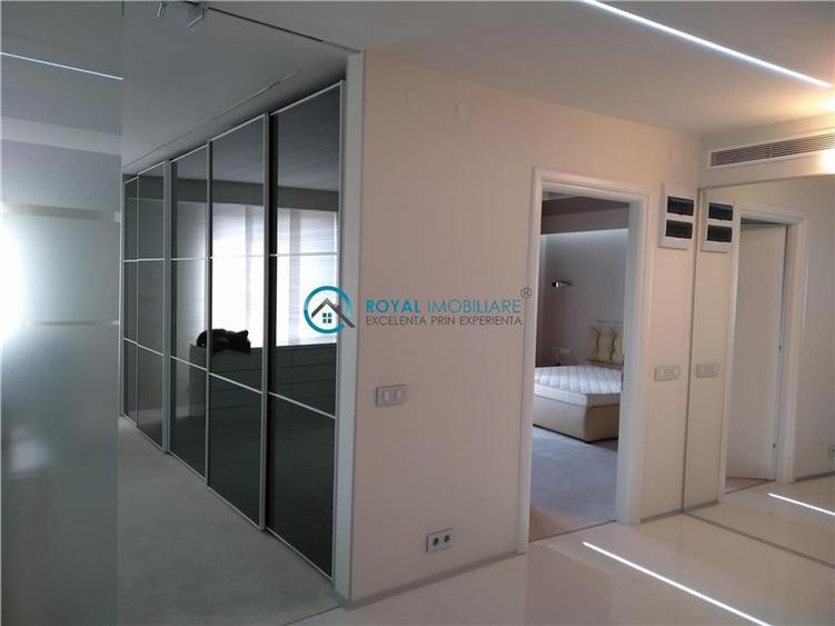Apartament cu 3 camere decomandat, mobilat în Central