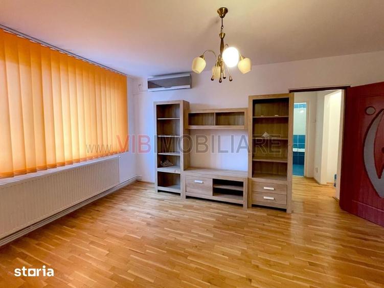 Apartament cu 3 camere semidecomandat, mobilat în 1 Mai
