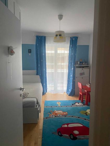 Apartament cu 3 camere semidecomandat în Băneasa