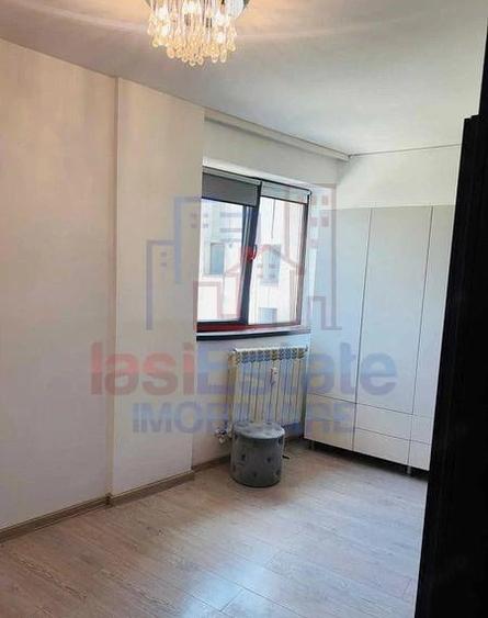 Apartament cu 4 camere decomandat în Filiași