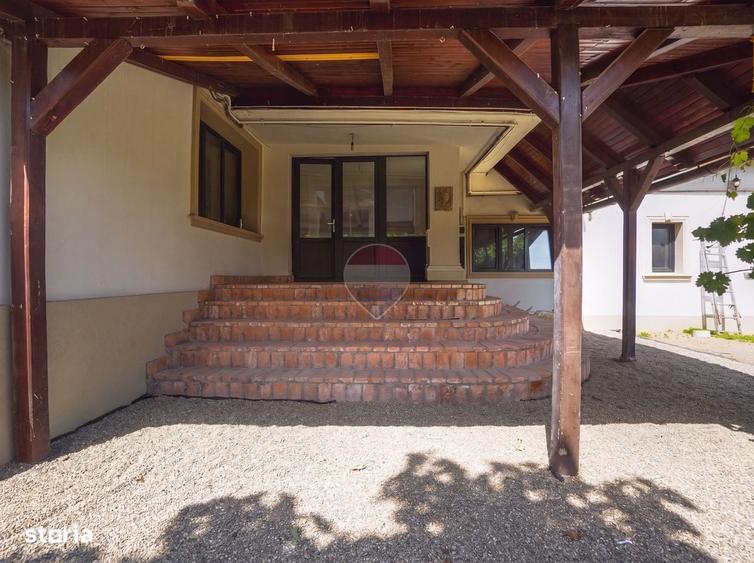 Casă cu 4 camere în Cristian