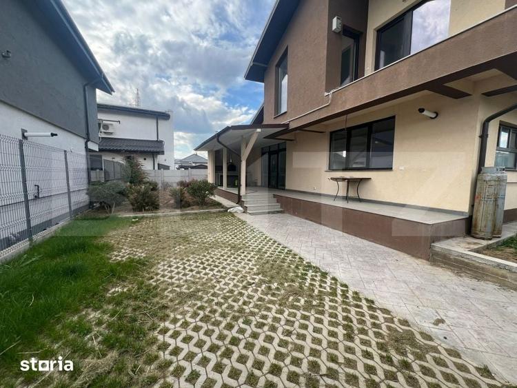 Casă cu 4 camere cu Teren 370 Mp în Malu Mare