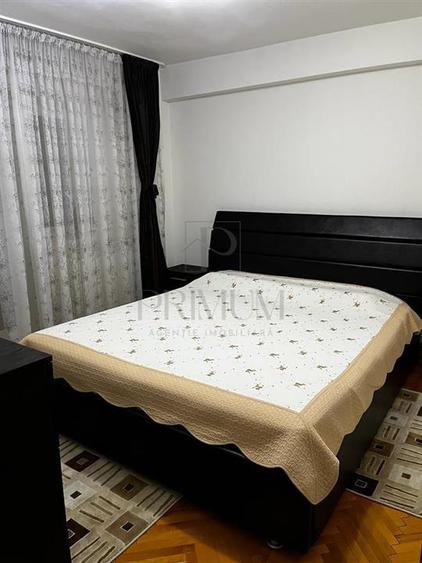 Apartament cu 3 camere decomandat, mobilat în Lunei