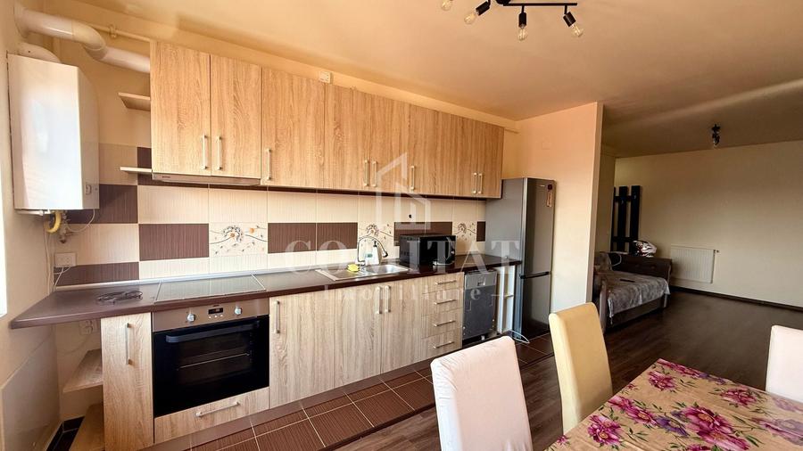 Apartament cu 3 camere semidecomandat, mobilat în Florești