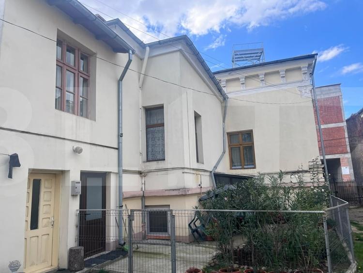 Casă cu 5 camere cu Canalizare în Ultracentral