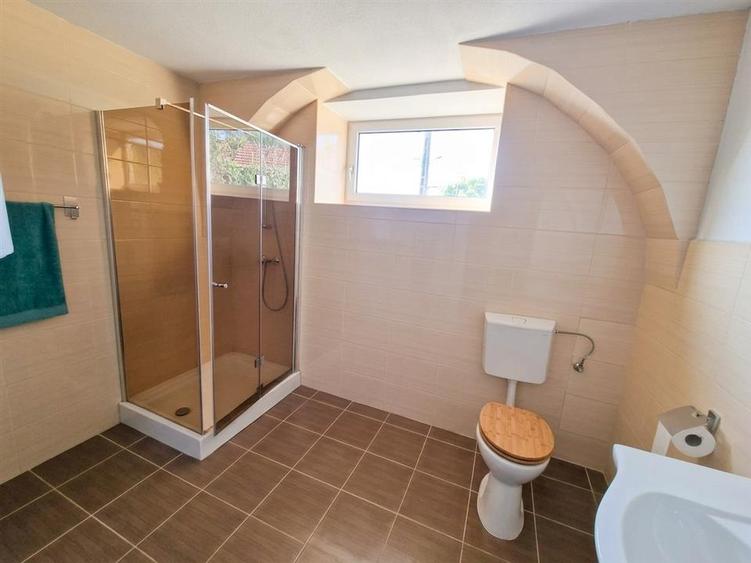 Casă cu 4 camere cu Teren 2700 Mp în Girișu de Criș