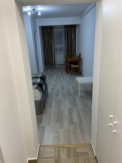 Garsonieră decomandată în Central