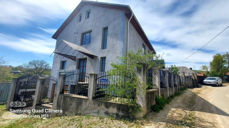 Casă cu 4 camere cu Teren 250 Mp în Faraoani