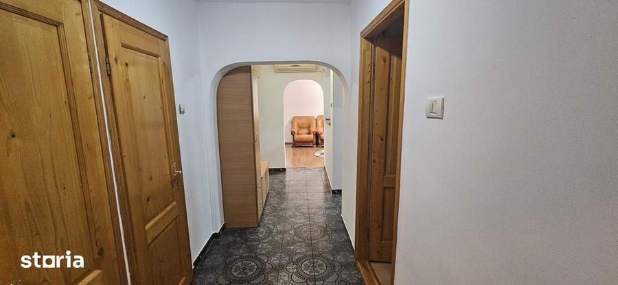 Apartament cu 3 camere decomandat în Crângași