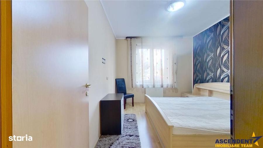 Apartament cu 3 camere decomandat în Est
