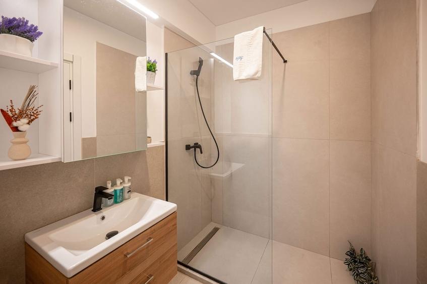 Apartament cu 2 camere decomandat în Mamaia-Sat