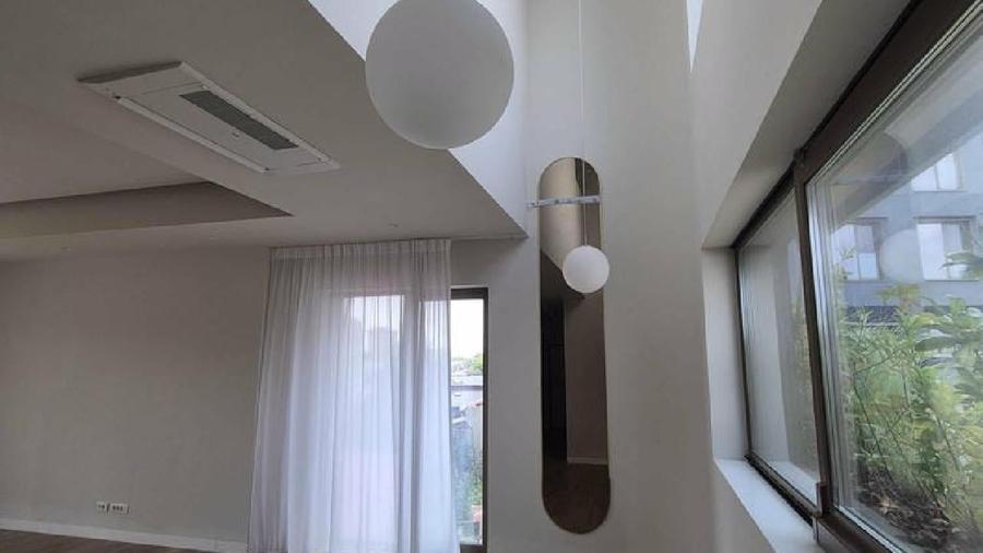 Apartament cu 4 camere decomandat în Central