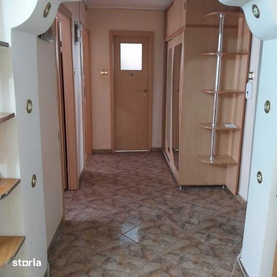 Inchiriez apartament doua camere si balcon, zona Zavoi - 4
