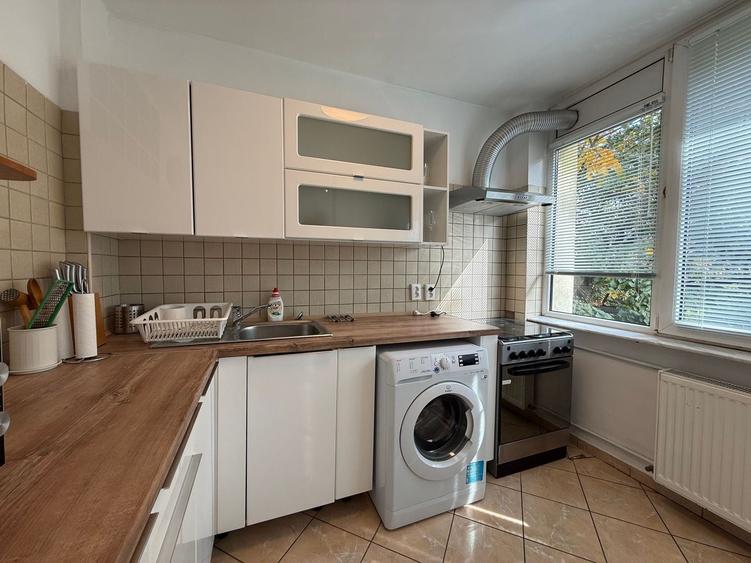 Apartament cu 3 camere decomandat, mobilat în Arcul de Triumf