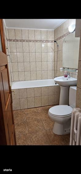 Apartament cu 3 camere decomandat în Nufărul