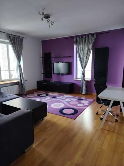 Apartament cu 3 camere decomandat în Splaiul Unirii