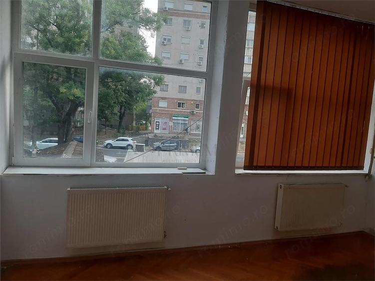 Spațiu comercial, de 18 mp, în Circumvalațiunii