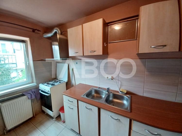 Apartament cu 4 camere decomandat, mobilat în Mihai Viteazul