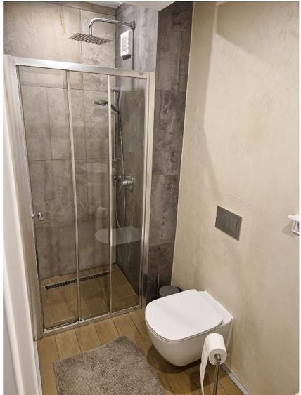 Apartament cu 3 camere decomandat în Tractorul