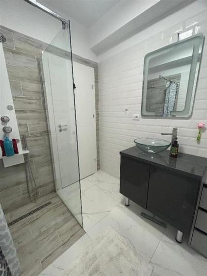 Casă cu 5 camere cu Teren 218 Mp în Prelungirea Ghencea