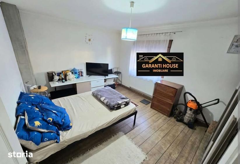 Casă cu 6 camere cu Teren 495 Mp în Recea