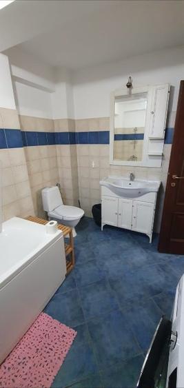 Apartament cu 4 camere semidecomandat, mobilat în Central