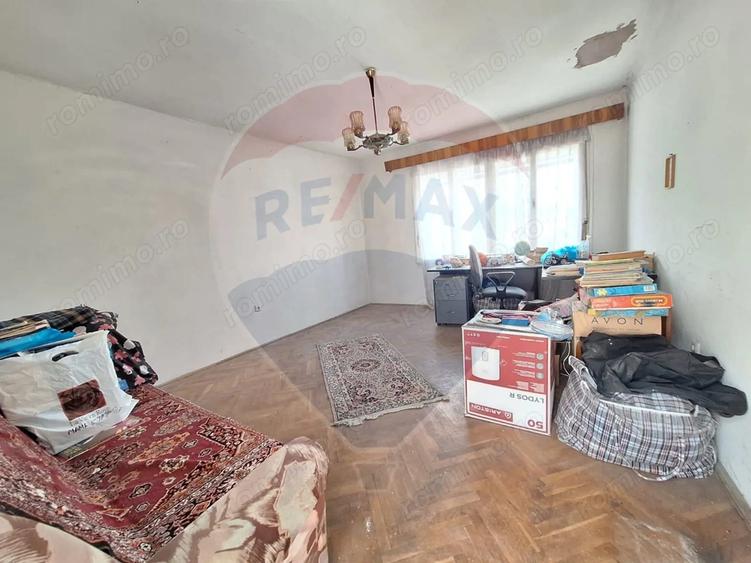 Casă cu 3 camere cu Teren 555 Mp în Est