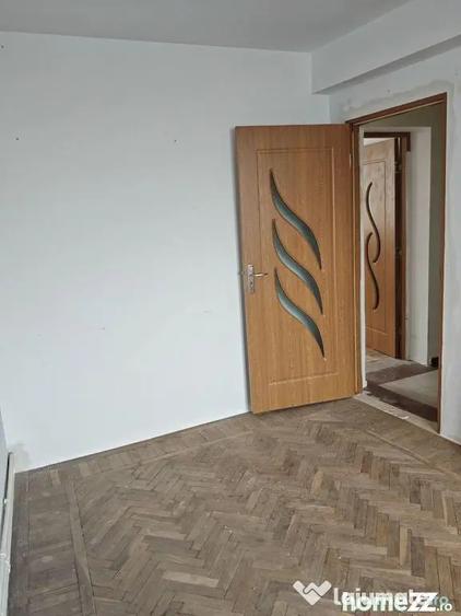 Apartament cu 3 camere decomandat în Peninsula