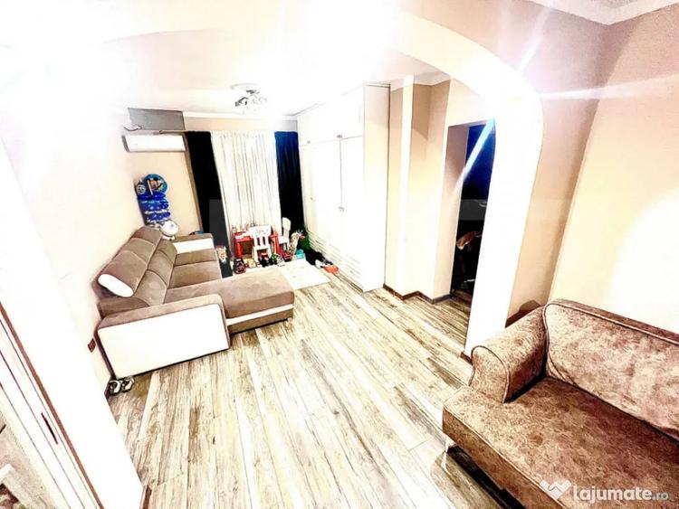 Apartament cu 4 camere decomandat în Central