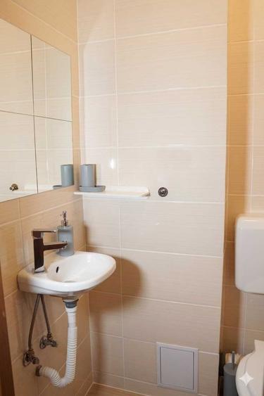 Apartament cu 3 camere decomandat în Sisești