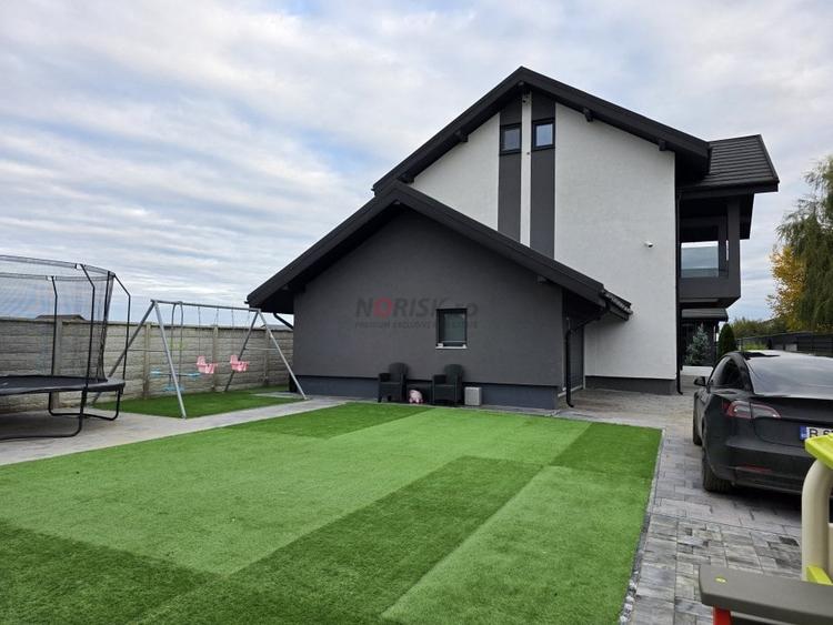 Casă individuală cu 6 camere cu Piscina în Domnești