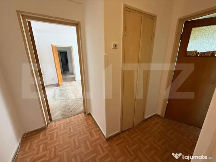 Apartament cu 3 camere semidecomandat în Nord