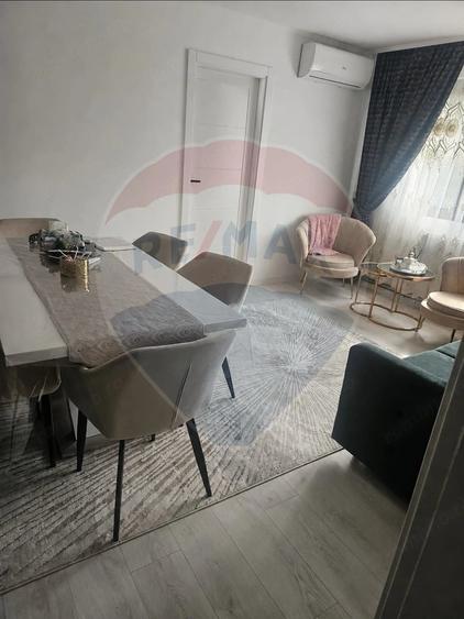 Apartament cu 3 camere semidecomandat în Central