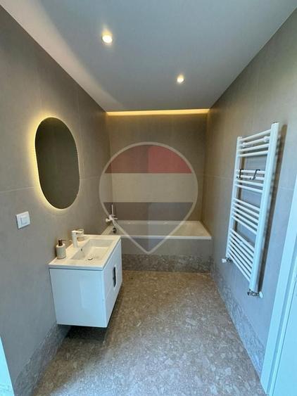Apartament cu 2 camere semidecomandat, mobilat în Sisești