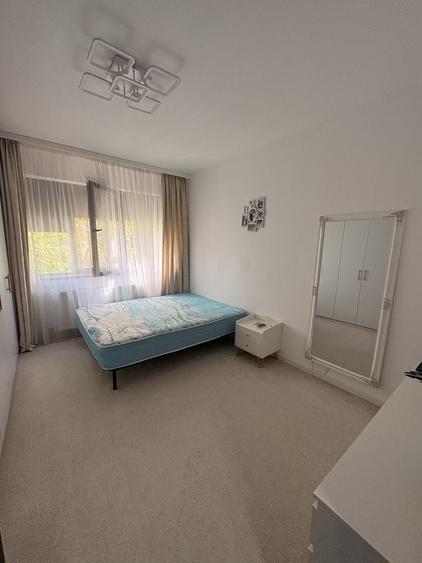 Apartament cu 3 camere decomandat în Uverturii