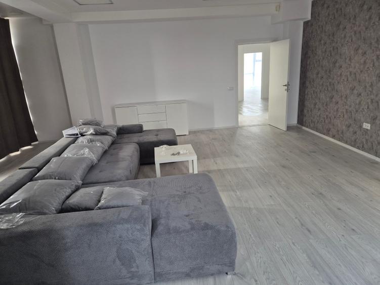 Apartament cu 4 camere în Militari