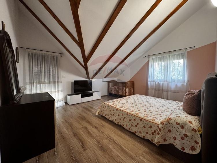 Casă individuală cu 5 camere cu Teren 1600 Mp în Sascut