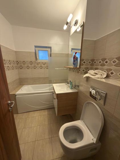 Apartament cu 3 camere decomandat, mobilat în Gara