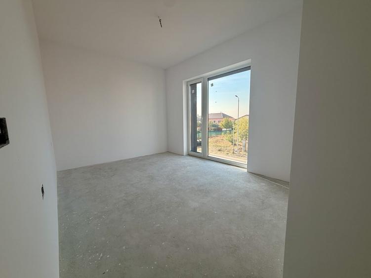 Duplex cu 4 camere cu Canalizare în Dumbrăvița