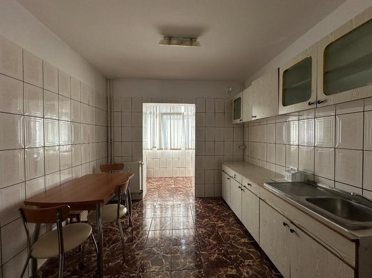 Apartament cu 2 camere decomandat în Malu Roșu