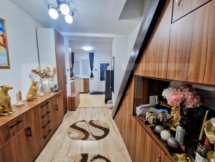 Apartament cu 3 camere decomandat, mobilat în Valenta