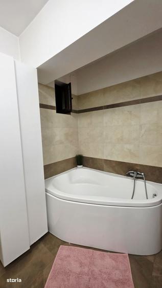 Apartament cu 3 camere decomandat în Jiului