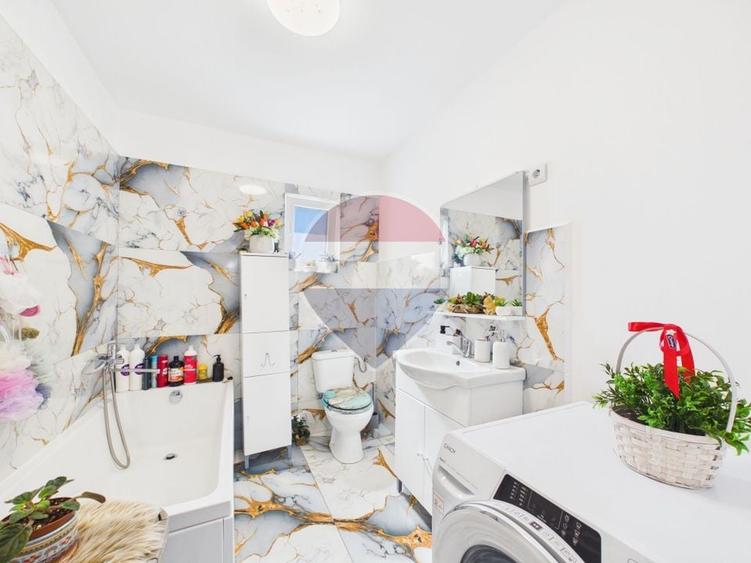 Duplex cu 4 camere cu Teren 250 Mp în Domnești