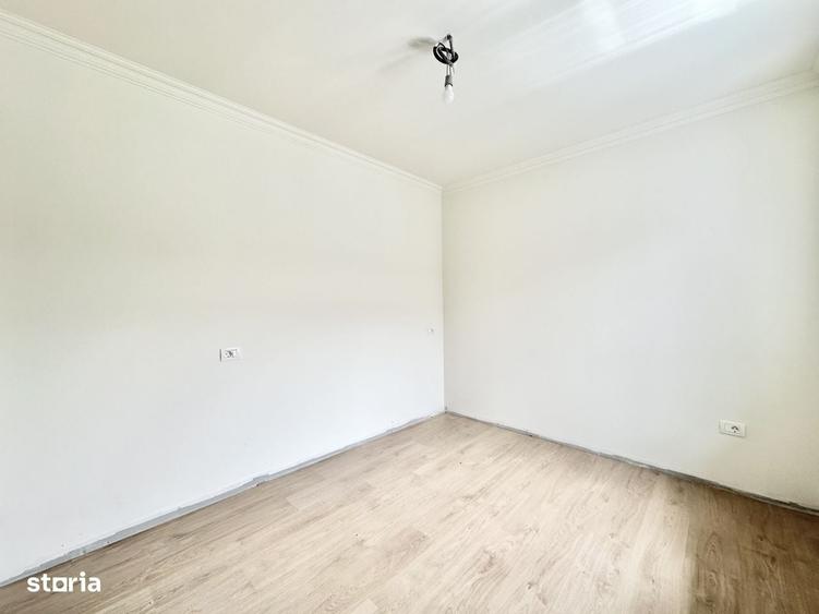 Apartament cu 3 camere decomandat în Neptun