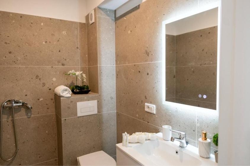 Garsonieră decomandată în Central