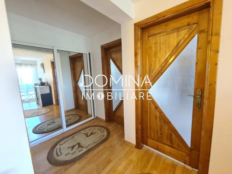 Casă individuală cu 7 camere cu Canalizare în Exterior Est