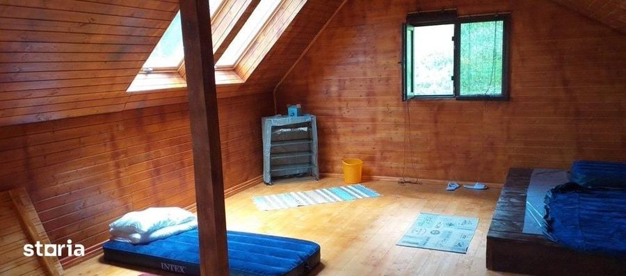 Casă cu 4 camere cu Teren 8000 Mp în Vale